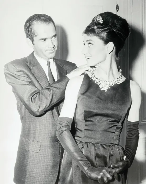 Framed Print : Audrey Hepburn Wearing Tiffany Diamond Necklace Framed Print : Audrey Hepburn Wearing Tiffany Diamond Necklace