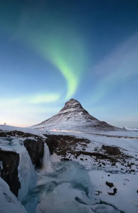 Framed Print : Aurora Borealis over Kirkjufell Framed Print : Aurora Borealis over Kirkjufell