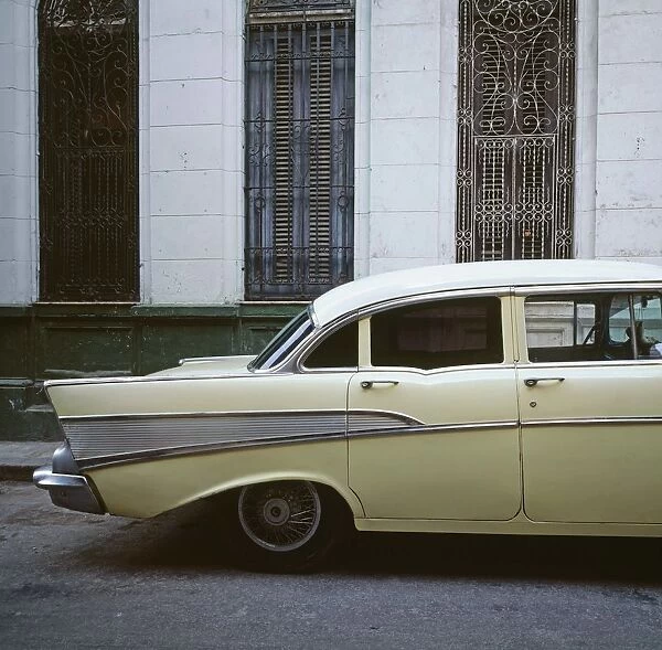 automobile, car, cuba, day, havana, nobody, old-fashioned, outdoor, parked, retro