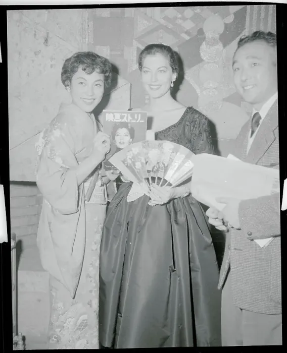 Framed Print : Ava Gardner Holding a Fan and Magazine Framed Print : Ava Gardner Holding a Fan and Magazine