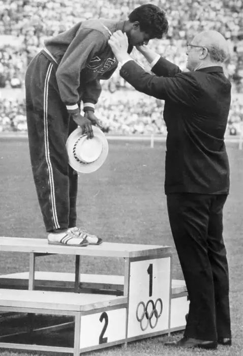 Framed Print : Avery Brundage Awarding Wilma Rudolph with Medal