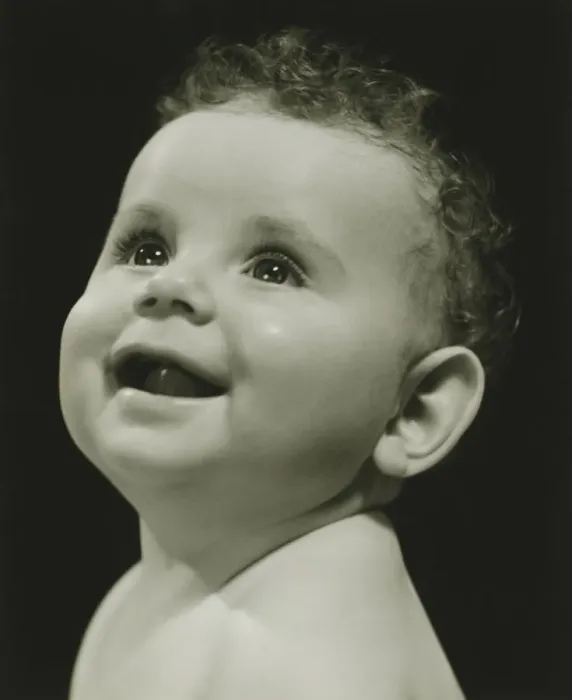 Framed Print : Baby (6-9 months) posing in studio, (B&W), portrait Framed Print : Baby (6-9 months) posing in studio, (B&W), portrait