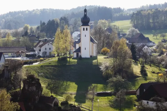 Framed Print : Baernfels, with Maria Schnee daughter church, municipality of Obertrubach, Franconian Switzerland, Upper Franconia, Franconia, Bavaria, Germany, Europe