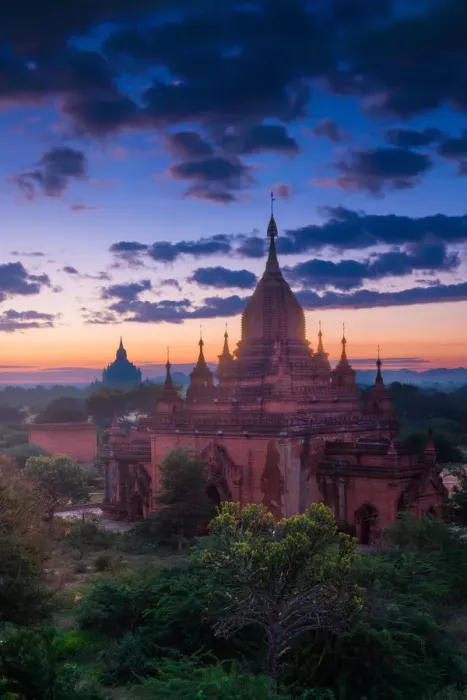 Framed Print : Bagan pagodas with twilight sky in the morning Framed Print : Bagan pagodas with twilight sky in the morning