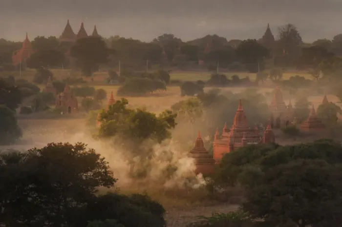 Framed Print : Bagan Temple in sunrise Framed Print : Bagan Temple in sunrise