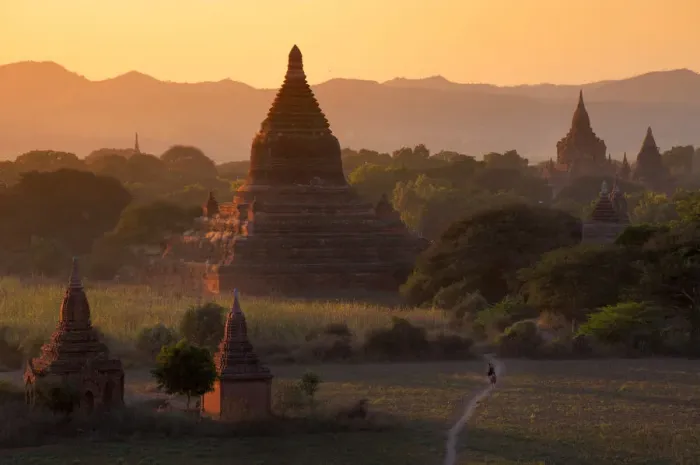 Framed Print : Bagan Temple in sunrise Framed Print : Bagan Temple in sunrise