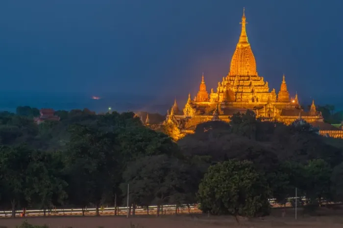 Framed Print : Bagan Temple in Twilight Framed Print : Bagan Temple in Twilight