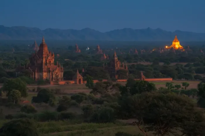 Framed Print : Bagan Temple in Twilight Framed Print : Bagan Temple in Twilight