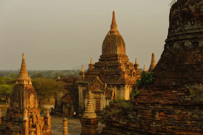 Framed Print : Bagan temples, Myanmar Framed Print : Bagan temples, Myanmar