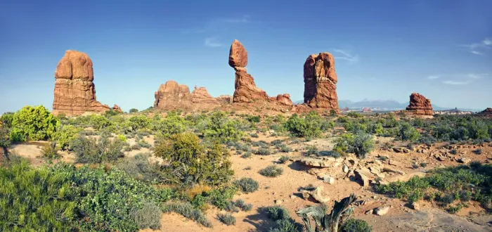 Framed Print : Balanced Rock rock formation, Arches-Nationalpark, near Moab, Utah, United States Framed Print : Balanced Rock rock formation, Arches-Nationalpark, near Moab, Utah, United States
