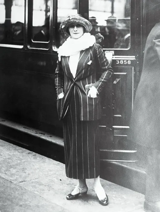 Framed Print : Ballerina Anna Pavlova Posing at Alongside Streetcar Framed Print : Ballerina Anna Pavlova Posing at Alongside Streetcar