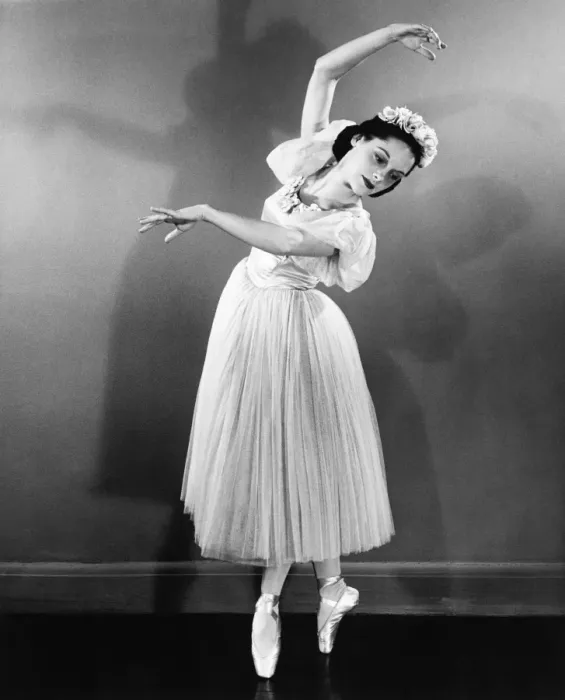 Framed Print : Ballerina in tutu on tiptoe, (B&W) Framed Print : Ballerina in tutu on tiptoe, (B&W)