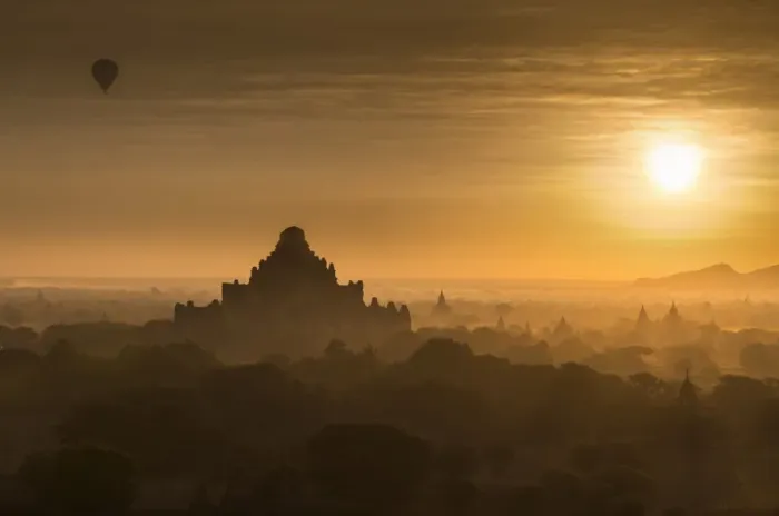 Framed Print : Balloons flying over Bagan, Myanmar Framed Print : Balloons flying over Bagan, Myanmar