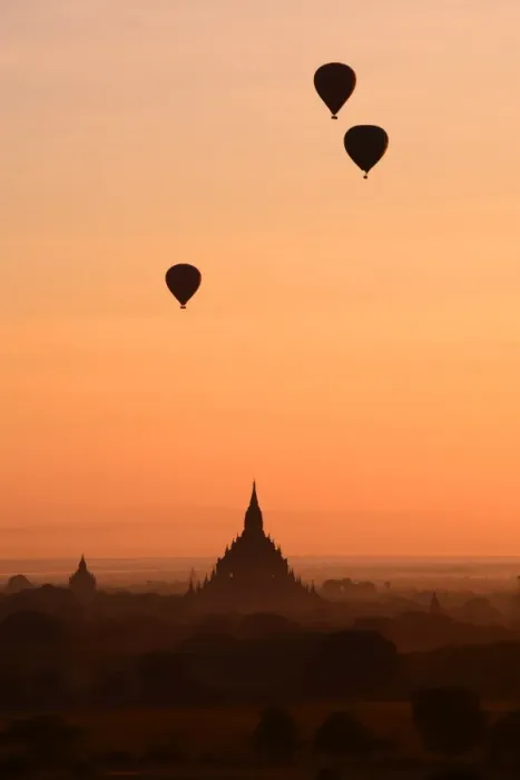 Framed Print : Balloons flying over Bagan, Myanmar Framed Print : Balloons flying over Bagan, Myanmar