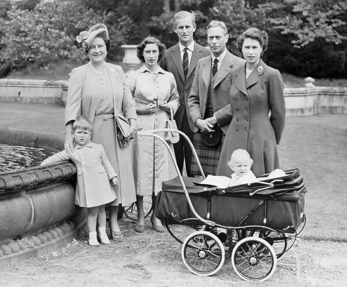 Framed Print : Balmoral's Royal Couple with Their Children Framed Print : Balmoral's Royal Couple with Their Children