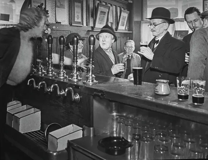 Framed Print : Bar At The Crooked Billet