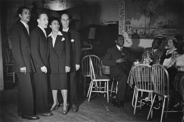 Framed Print : Bar Performance