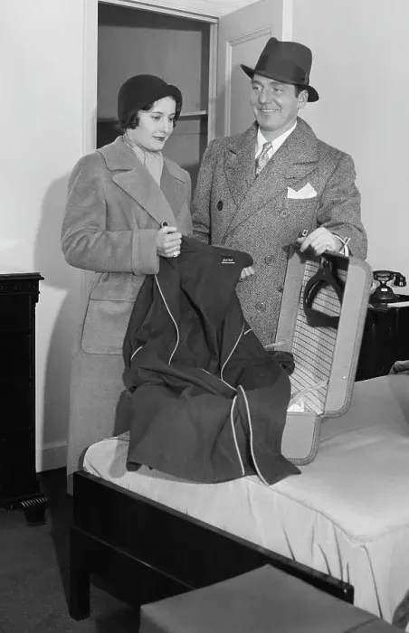 Framed Print : Barbara Stanwyck with Husband Frank Fay Framed Print : Barbara Stanwyck with Husband Frank Fay