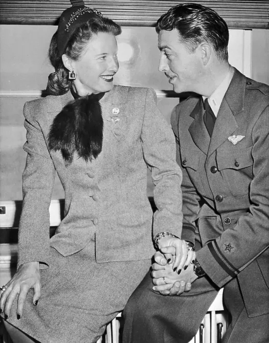 Framed Print : Barbara Stanwyck and Robert Taylor Framed Print : Barbara Stanwyck and Robert Taylor