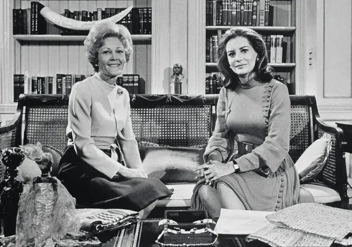 : Barbara Walters Posing with Then First Lady Pat Nixon : Barbara Walters Posing with Then First Lady Pat Nixon