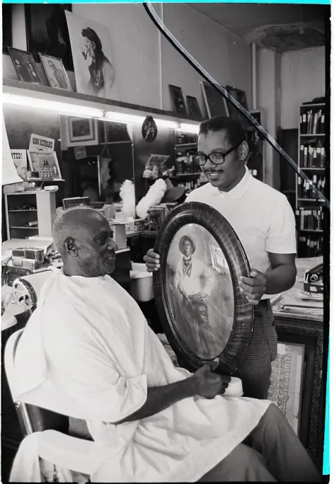 Framed Print : Barber Showing Framed Portrait To Client Framed Print : Barber Showing Framed Portrait To Client