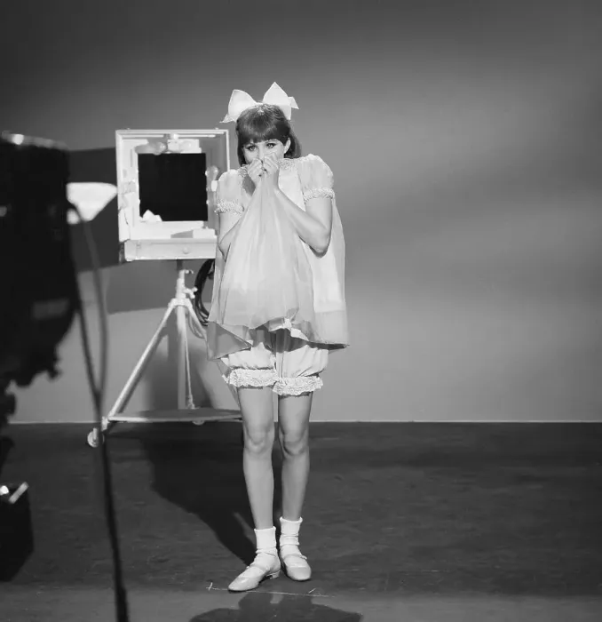 Framed Print : Barbra Streisand as Baby Snooks Framed Print : Barbra Streisand as Baby Snooks