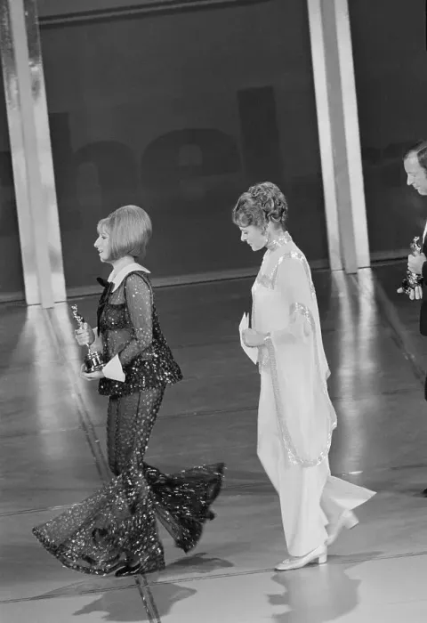Framed Print : Barbra Streisand and Ingrid Bergman at the Academy Awards Framed Print : Barbra Streisand and Ingrid Bergman at the Academy Awards