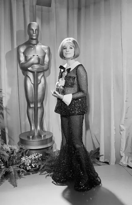 Framed Print : Barbra Streisand with an Oscar Framed Print : Barbra Streisand with an Oscar