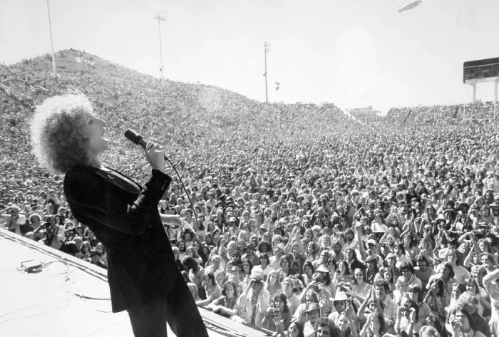 Framed Print : Barbra Streisand Performing in Movie Still Framed Print : Barbra Streisand Performing in Movie Still