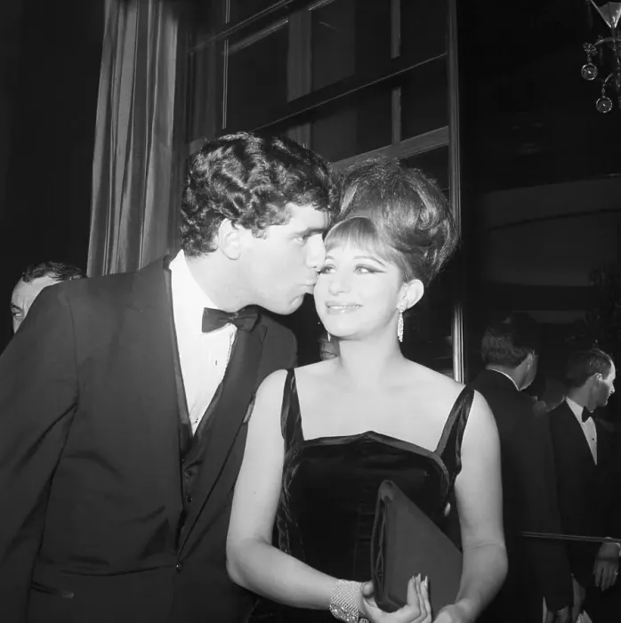 Framed Print : Barbra Streisand Receives Kiss From Husband Framed Print : Barbra Streisand Receives Kiss From Husband
