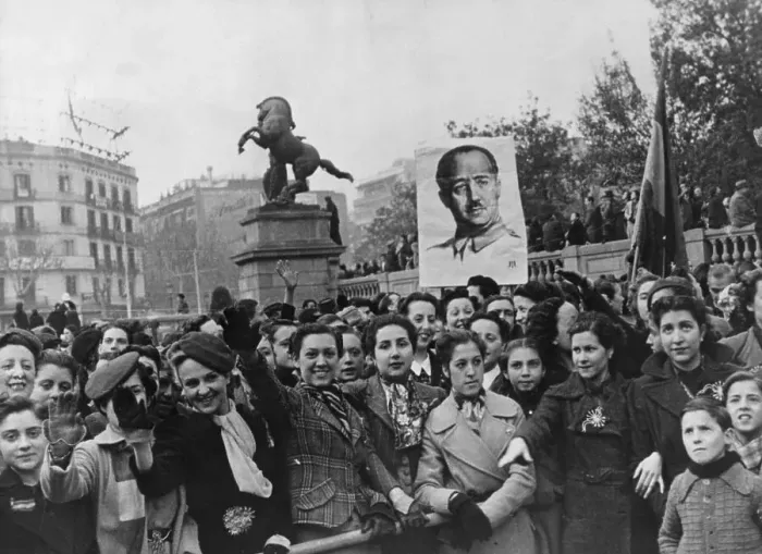 Framed Print : Barcelona Crowd Waiting For Franco Troop Framed Print : Barcelona Crowd Waiting For Franco Troop