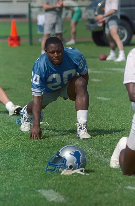 Framed Print : Barry Sanders Stretching Out Framed Print : Barry Sanders Stretching Out