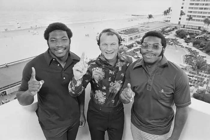 Framed Print : Barry Switzer with Lee Roy and Dewey Selmon Framed Print : Barry Switzer with Lee Roy and Dewey Selmon