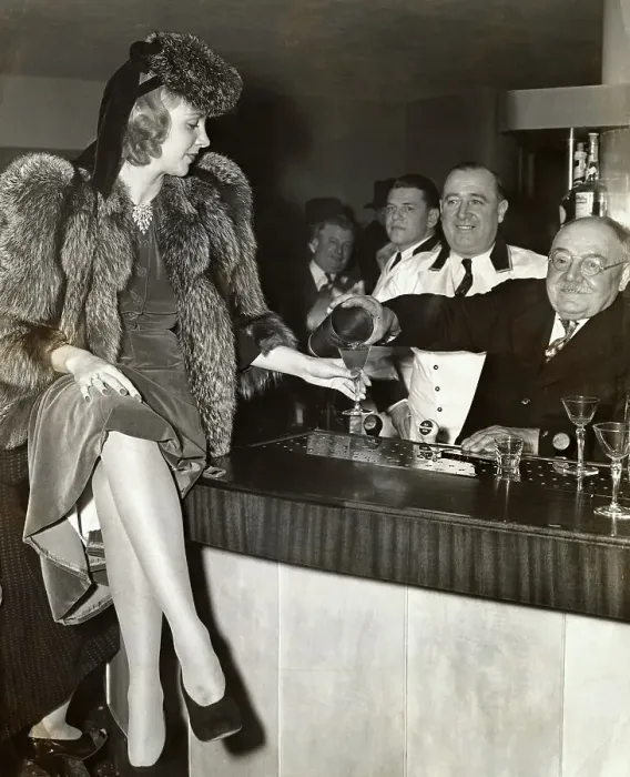 Framed Print : Bartender Pouring Drink for Lady Framed Print : Bartender Pouring Drink for Lady
