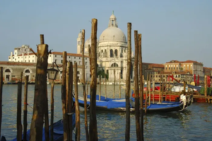 Framed Print : Basilica di Santa Maria della Salute at Canal Grande, Venice, Italy Framed Print : Basilica di Santa Maria della Salute at Canal Grande, Venice, Italy