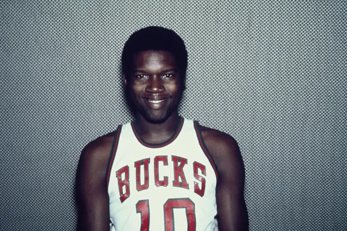 Framed Print : Basketball Player Bob Dandridge Framed Print : Basketball Player Bob Dandridge