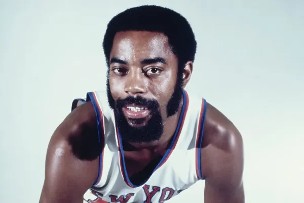 Walt Frazier dédicacé noir Spalding NBA basket New York