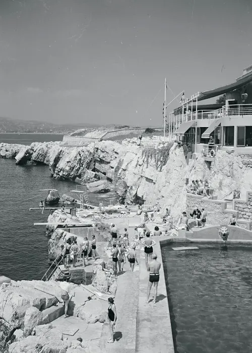 Framed Print : Bathers Standing on Rocky Seaport Framed Print : Bathers Standing on Rocky Seaport