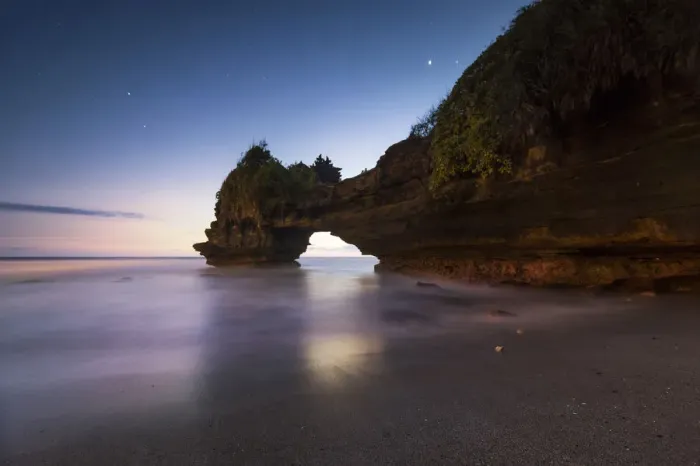 Framed Print : Batu Bolomg Framed Print : Batu Bolomg
