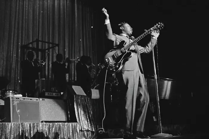 Framed Print : B.B. King. American guitarist B.B. King (1925 - 2015) performs at the Apollo Framed Print : B.B. King. American guitarist B.B. King (1925 - 2015) performs at the Apollo