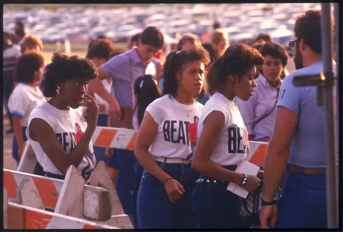Framed Print : Beat It. Fans at Texas Stadium in Dallas during The Jacksons Victory Tour, 13th July 1984 Framed Print : Beat It. Fans at Texas Stadium in Dallas during The Jacksons Victory Tour, 13th July 1984
