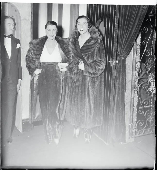 Framed Print : Beatrice Lillie and Fannie Brice Smiling Together Framed Print : Beatrice Lillie and Fannie Brice Smiling Together