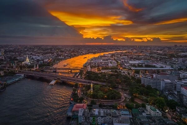 beautiful evening scene of Chaophraya river