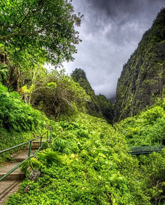 Framed Print : Beautiful, Lush Green Iao Valley on Maui Framed Print : Beautiful, Lush Green Iao Valley on Maui