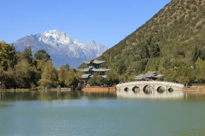 Framed Print : Beautiful view of the Black Dragon Pool and Jade Dragon Snow Mountain in Lijiang, Yunnan - China Framed Print : Beautiful view of the Black Dragon Pool and Jade Dragon Snow Mountain in Lijiang, Yunnan - China