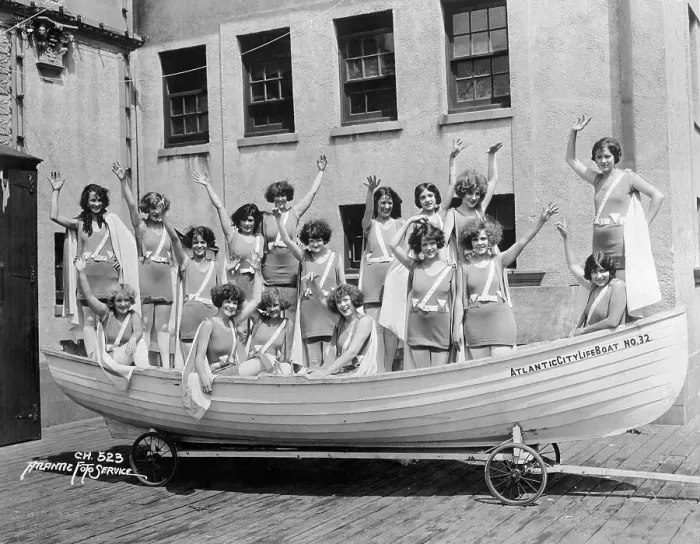 Framed Print : Beauty Contestants Waving to Camera Framed Print : Beauty Contestants Waving to Camera