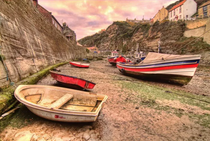 Framed Print : The Beck, Staithes at low water Framed Print : The Beck, Staithes at low water