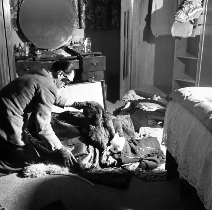 Framed Print : Bedroom Burglar