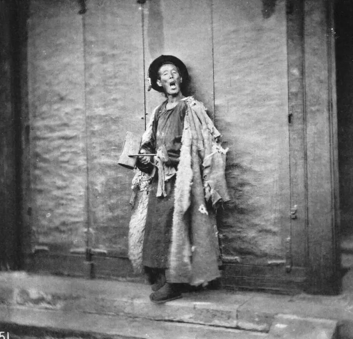 Framed Print : Beggar. circa 1910: A Chinese beggar. (Photo by John Thomson / Hulton Archive / Getty Images)