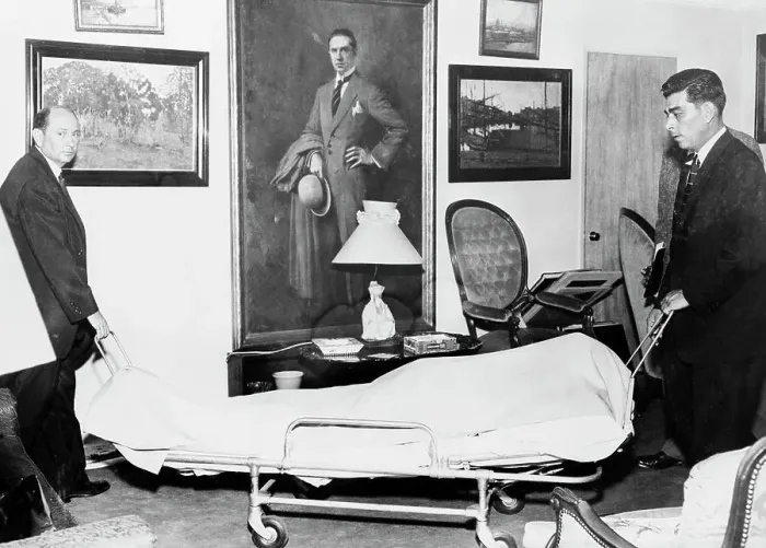 Framed Print : Bela Lugosi'S Body In His House; Picture Framed Print : Bela Lugosi'S Body In His House; Picture